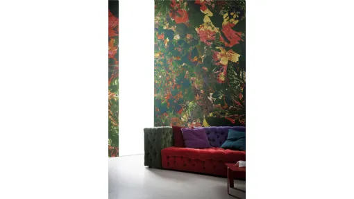 Carta da parati nei toni del verde, rosso e giallo Flower Power di London Art