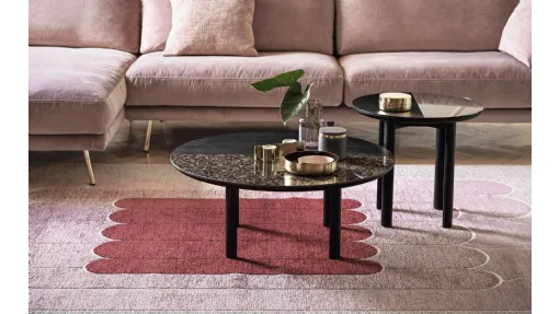 Tavolino rotondo con struttura in legno di frassino laccato, ii top è realizzato in due diversi materiali abbinati Bam 02 di Calligaris