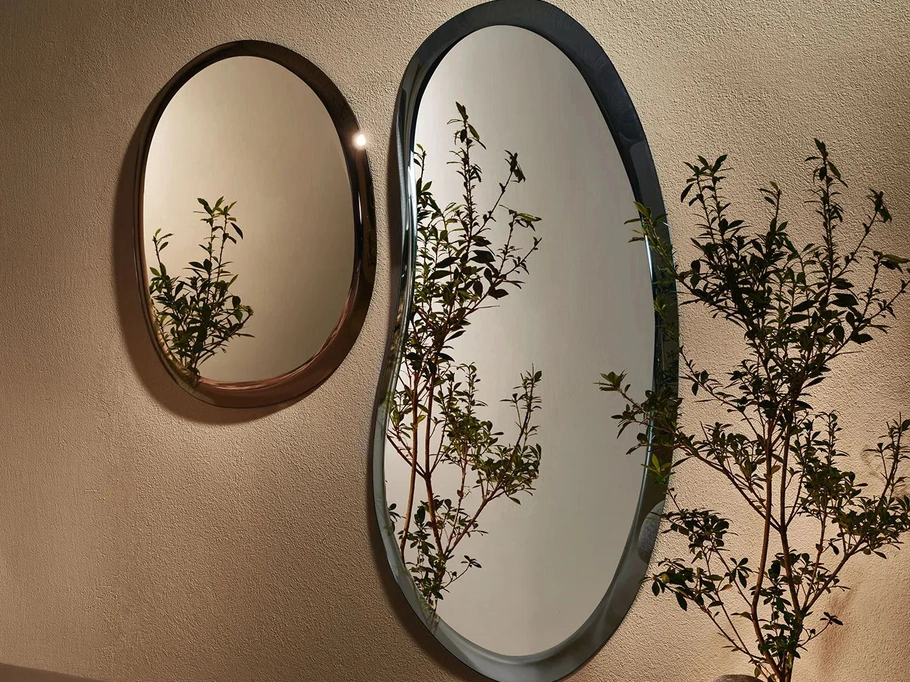 Specchio Pangea con cornice in vetro di Nature Design