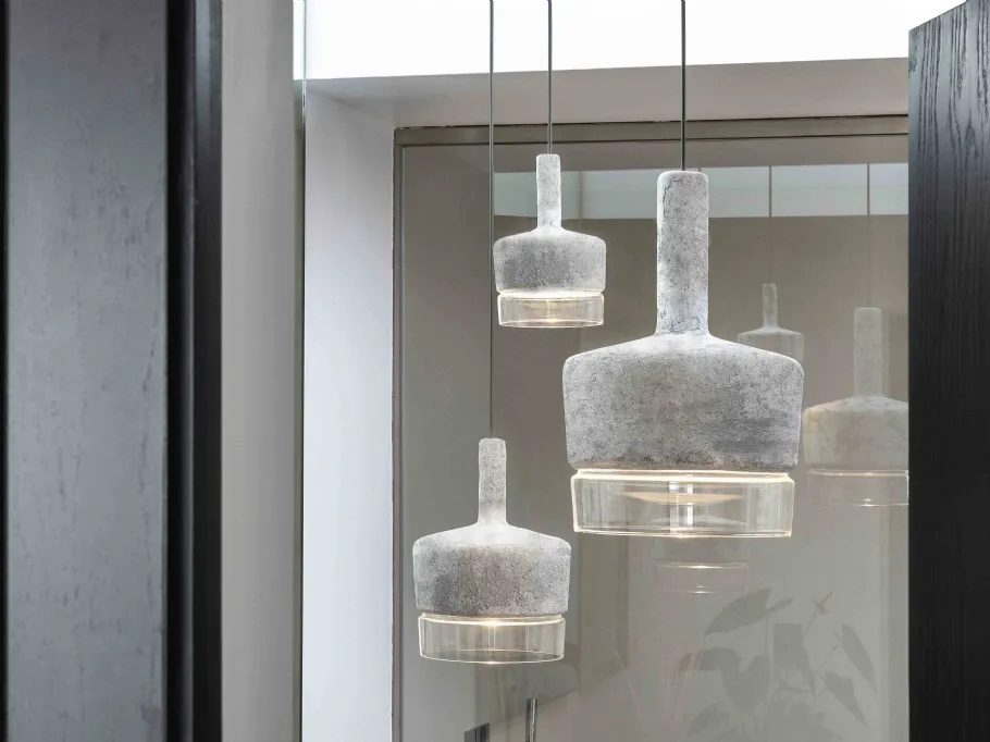 Lampada a sospensione in vetro e cemento Acorn di Pentalight