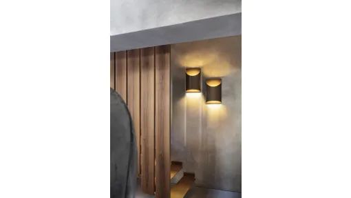 Lampada da parete in metallo finitura bronzo spazzolato Aprile Applique di Pentalight