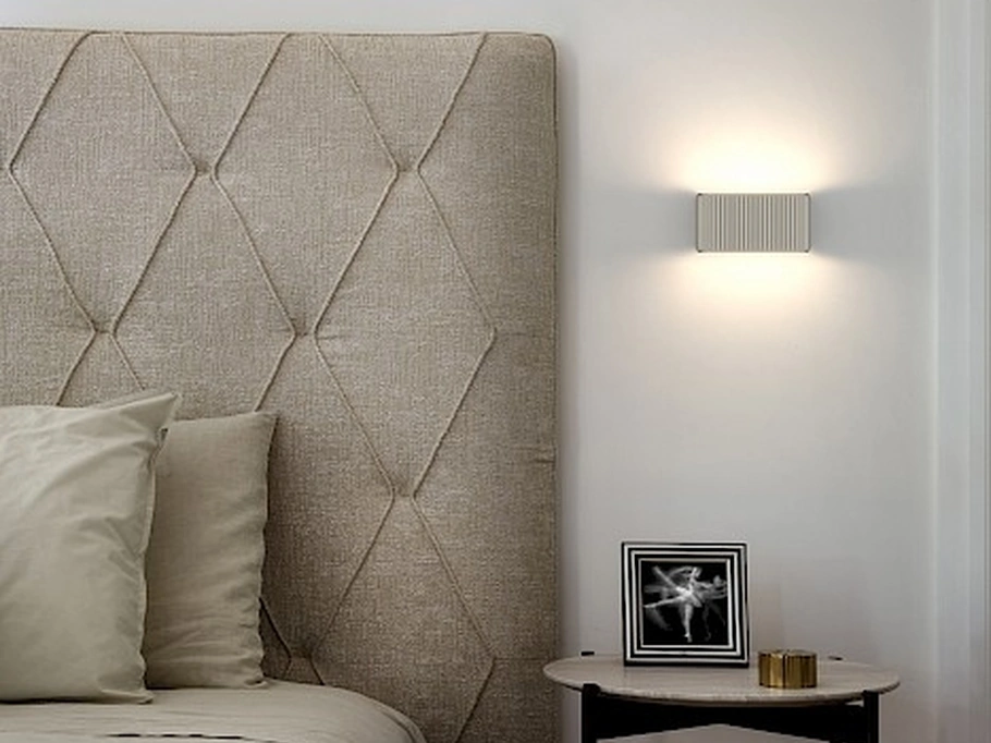 Lampada da parete in alluminio Dresscode di Rotaliana