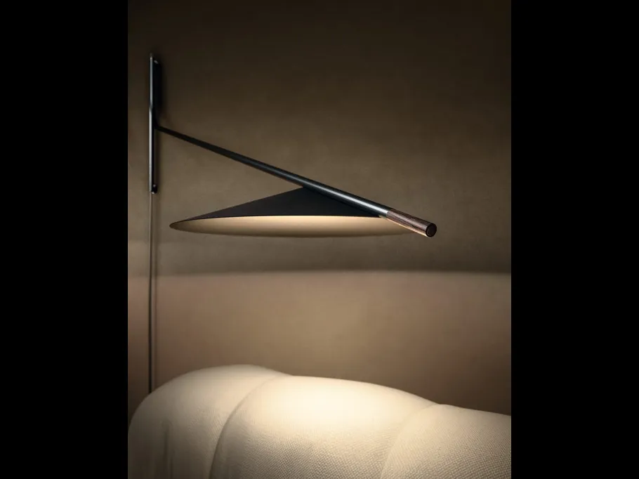 Lampada sottile ed elegante da parete in metallo Glifo Applique di Pentalight