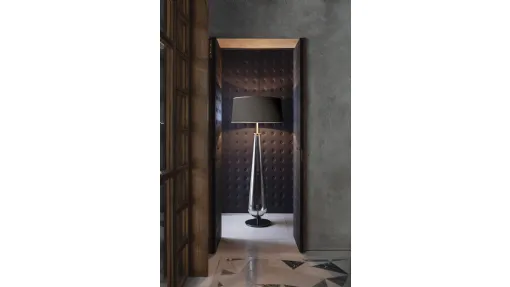 Lampada da terra in vetro soffiato con paralume in tessuto New Classic di Pentalight