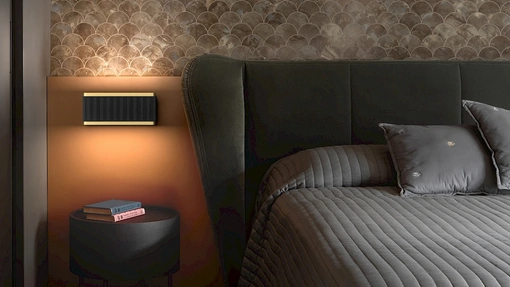 Lampada da parete Pochette realizzata in alluminio di Rotaliana