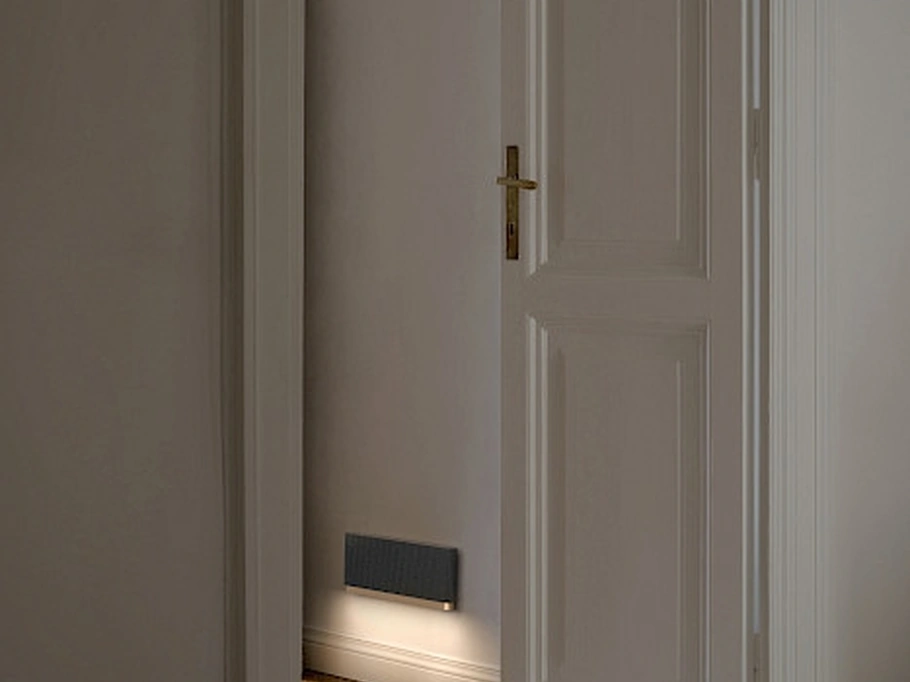 Lampada da parete Pochette realizzata in alluminio di Rotaliana