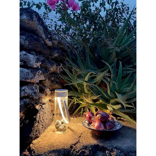 Lampada da esterni in vetro soffiato borosilicato in cui è alloggiato un tappo luminoso Chiardiluna di Rotaliana