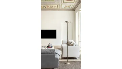 Lampada da terra in metallo verniciato bianco con diffusore a disco Sol di Rotaliana