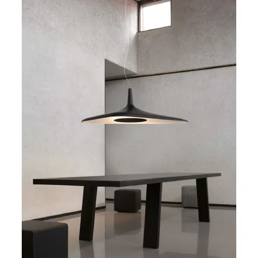 Lampada a sospensione dal design snello ed elegante Soleil Noir di Luceplan