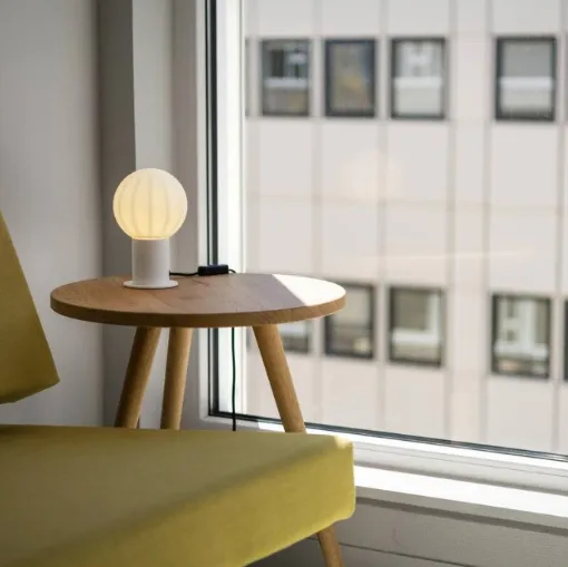 Lampada da tavolo in alluminio con diffusore in vetro Varyt SLV