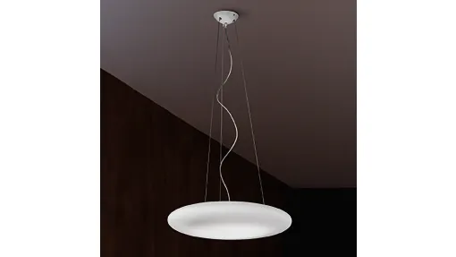 Lampada a sospensione con diffusore in vetro opale satinato soffiato con struttura in metallo verniciato bianco opaco Mentos di Zafferano