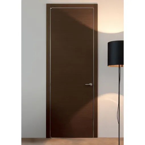 Porta a battente in legno Wengè e stipite con coprifili alluminio Trait di Albed