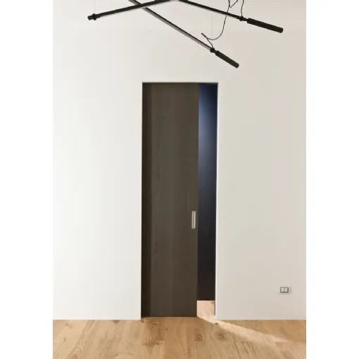 Porta a scomparsa con anta in legno smoky grey Trait di Albed