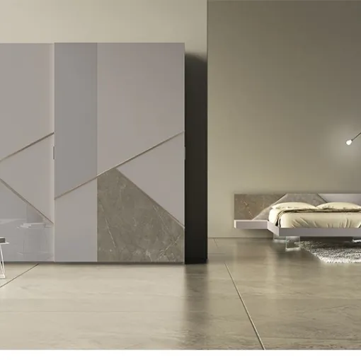 Armadio Comp 12 in laccato opaco con inserti in ceramica, vetro e bronzo graffiato di Voltan