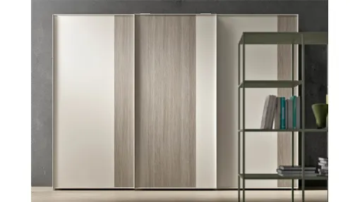 Armadio dal design raffinato in laccato opaco e melaminico Slim Scorrevole di Clever