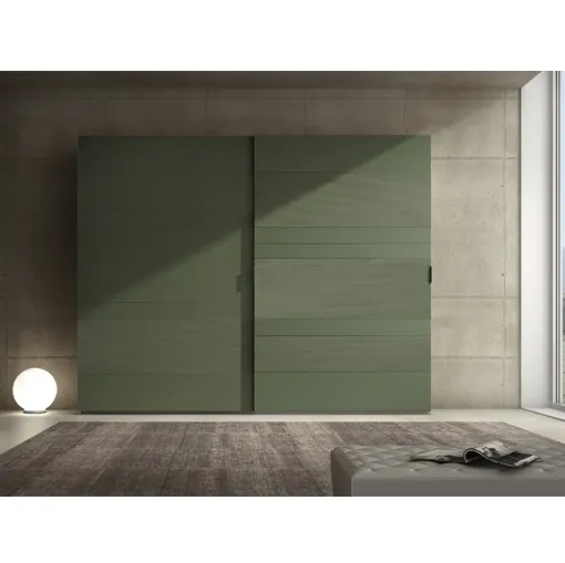 Armadio laccato opaco verde prussia con inserti in cemento Comp 06 di Voltan