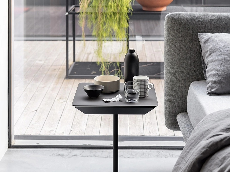 Comodino Tag in laminato di Kristalia