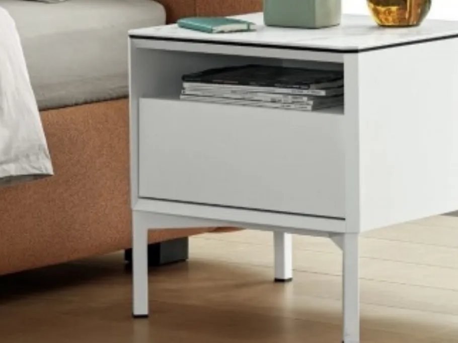 Comodino in legno laccato opaco York di Calligaris