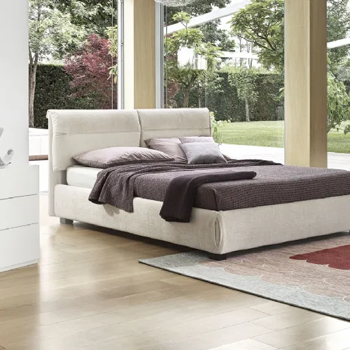 Letto in tessuto con testiera Austin di Calligaris