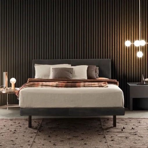 Letto in tessuto con testiera Beta di Pianca