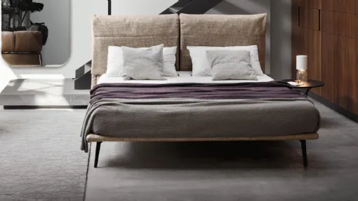 Letto in tessuto con testiera Landa di Calligaris