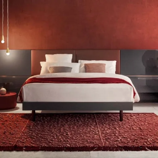 Letto matrimoniale Boiserie Imbottita in ecopelle e laccato opaco di Pianca
