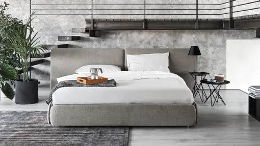 Letto imbottito con testiera Zip di Calligaris