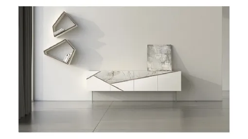 Madia Comp 12 in laccato bianco, ceramica e bronzo graffiato di Voltan