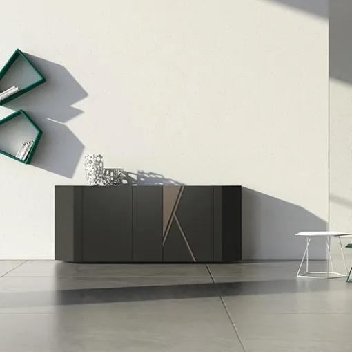 Madia Comp 15 in laccato opaco con bassorilievo in bronzo graffiato di Voltan