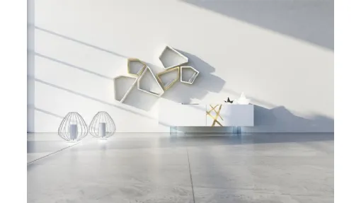 Madia in laccato bianco con particolare in bronzo graffiato e piedi in vetro Comp 25 di Voltan