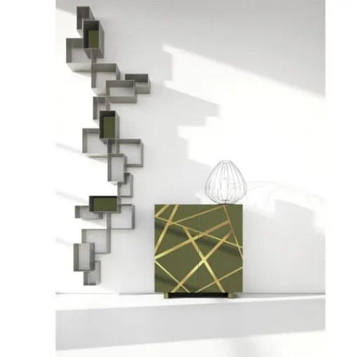 Madia in laccato opaco verde con inserti in bronzo graffiato Comp 26 di Voltan