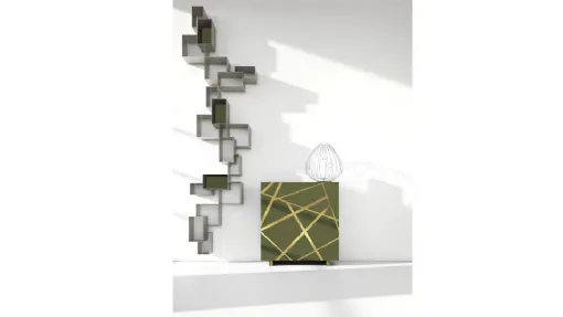 Madia in laccato opaco verde con inserti in bronzo graffiato Comp 26 di Voltan