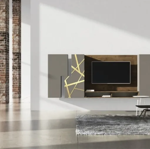 Parete Attrezzata sospesa in laccato opaco con inserti in bronzo graffiato e pannello per TV in legno Comp 17 di Voltan