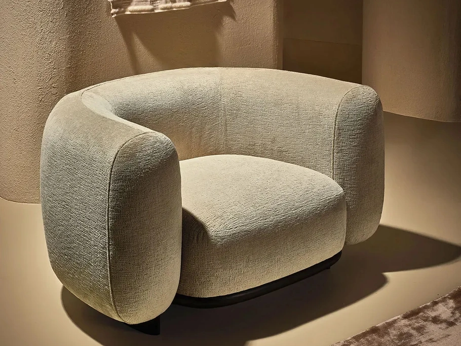 Poltrona Daku Lounge in tessuto imbottito di Nature Design