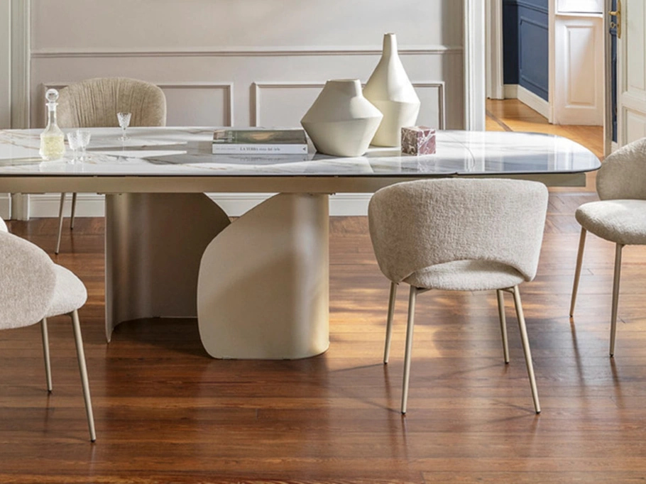 Sedia Anime in tessuto imbottito con gambe in metallo di Calligaris