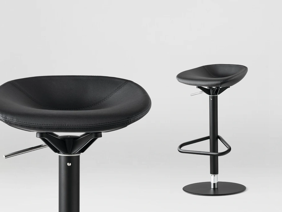 Sgabello regolabile in pelle Palm di Calligaris