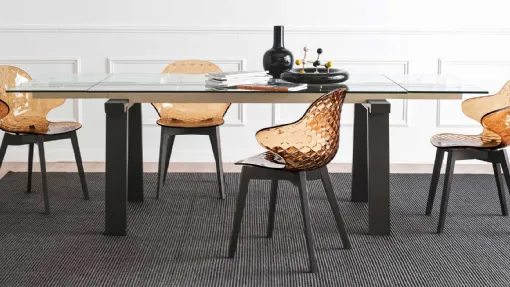 Sedia in policarbonato effetto trapuntato con gambe in legno Saint Tropez 02 di Calligaris