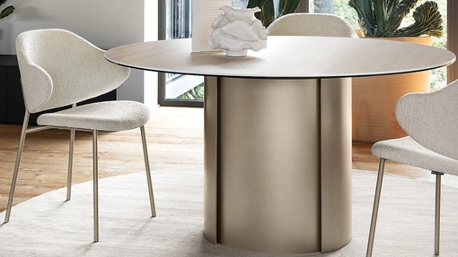 Tavolo rotondo Yoroi in ceramica di Calligaris