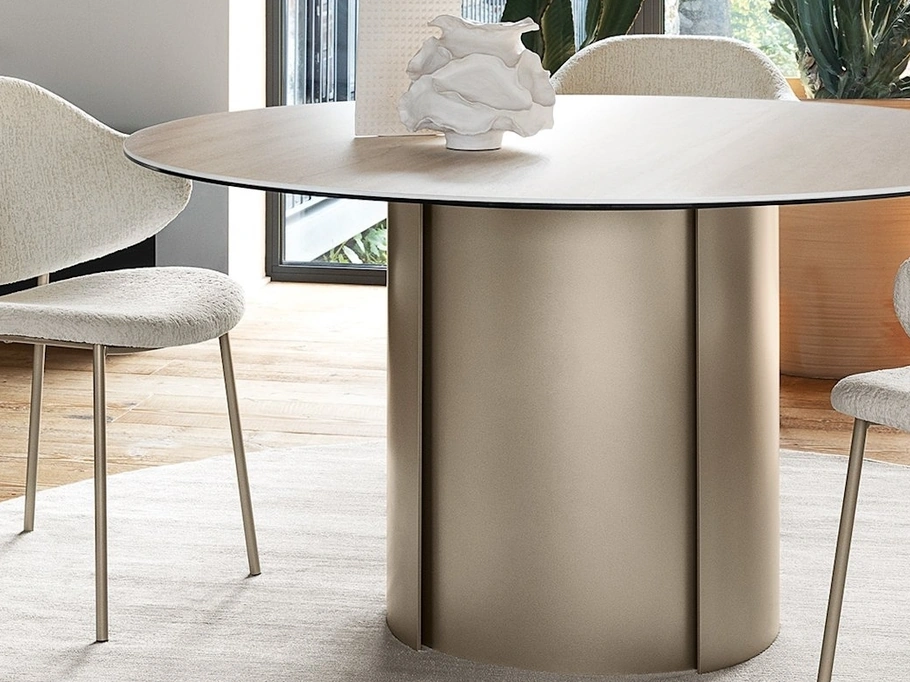 Tavolo rotondo Yoroi in ceramica di Calligaris