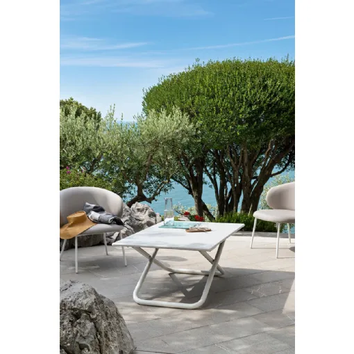 Tavolo regolabile in altezza Easy con top in lamiera di metallo e struttura in tubo metallico di Connubia Outdoor