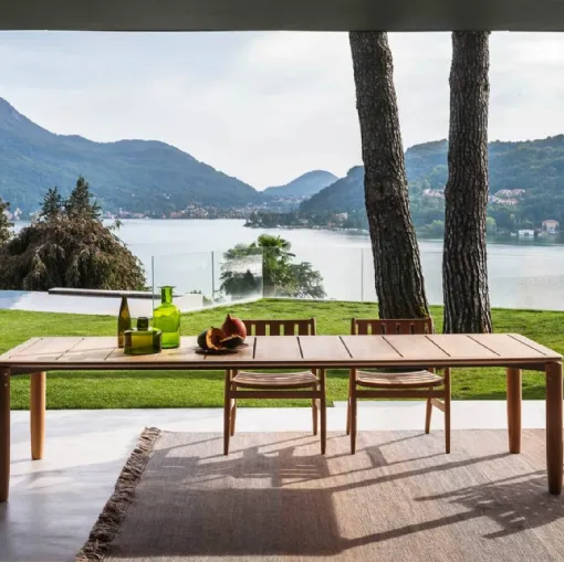 Tavolo e Sedie da esterno realizzati interamente in teak Levante di Roda