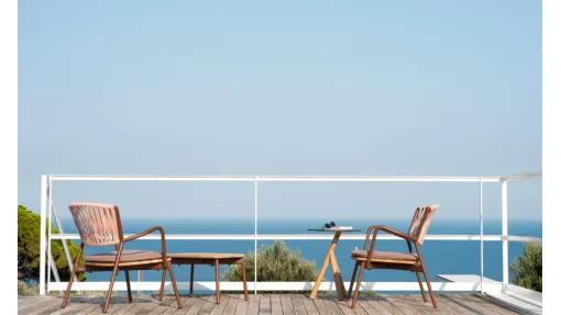 Poltroncina in alluminio con seduta in teak Piper di Roda