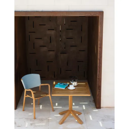Tavolino quadrato interamente realizzato in teak Root di Roda
