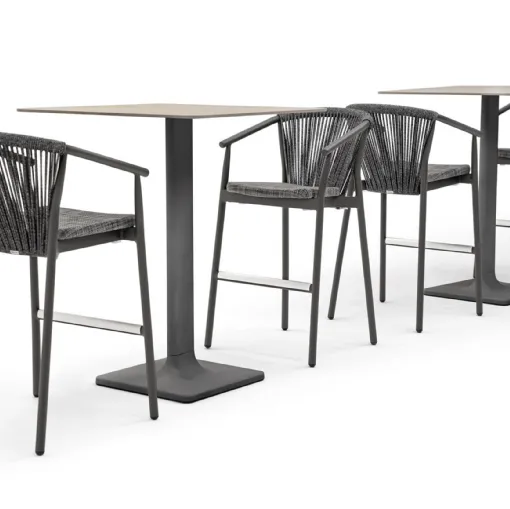 Sgabello impilabile con struttura in alluminio, seduta in tessuto tecnico in PVC e schienale in cordino sintetico Smart di Varaschin
