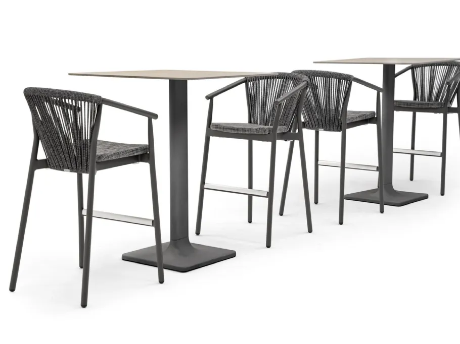 Sgabello impilabile con struttura in alluminio, seduta in tessuto tecnico in PVC e schienale in cordino sintetico Smart di Varaschin
