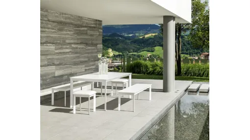 Tavolo System in HPL con base in acciaio verniciato di Varaschin
