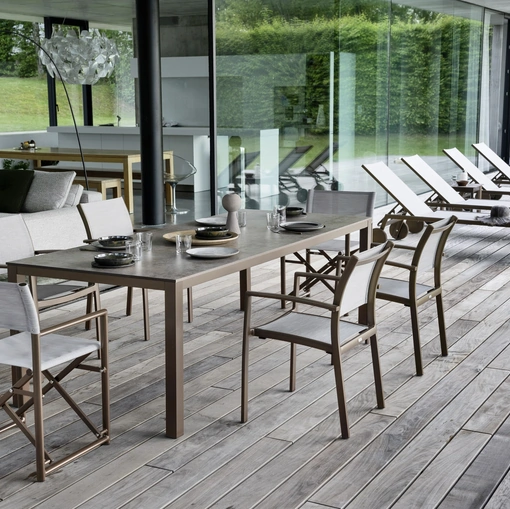 Arredo da esterno Victor in HPL, tessuto e metallo di Varaschin